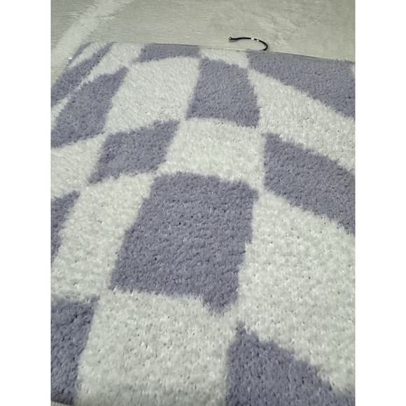 Mellow & Mod Feather Yarn Blanket Lavendar & White Check 50 X 70 in - Picture 5 of 6